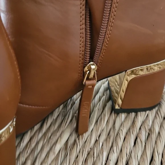 DKNY Brown Leather Ankle Boots Size 6.5 - Picture 5 of 8